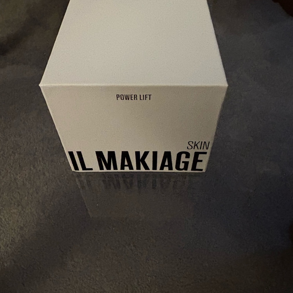 IL MAKIAGE Power Lift Skin Cream - Elegant White and Soft Blue - Picture 2 of 3